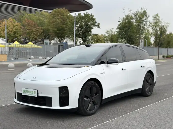 Li Auto i6 2025 Model 2WD Standard Edition – фото 1