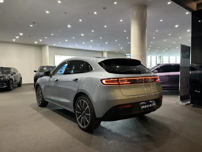 Aito M5 2022 Model Extended Range 4WD Ultimate Edition – фото 4