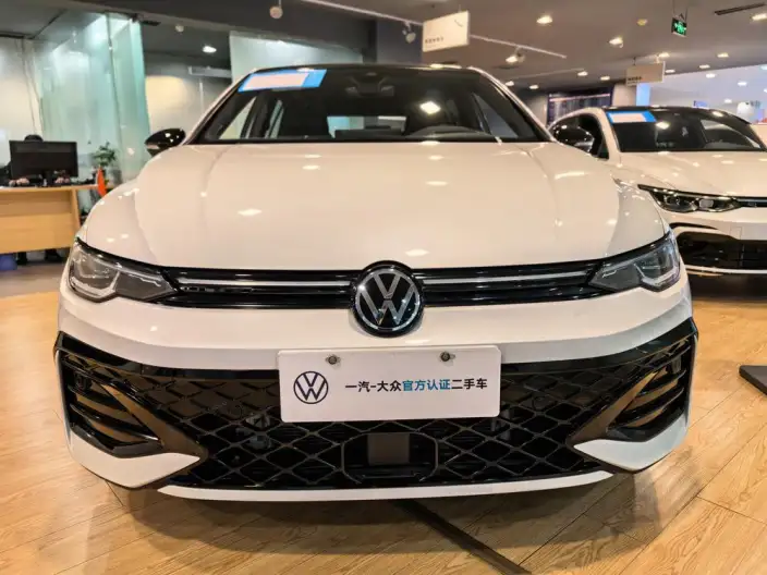 Volkswagen Golf 2025 Model 300TSI R-Line – фото 2