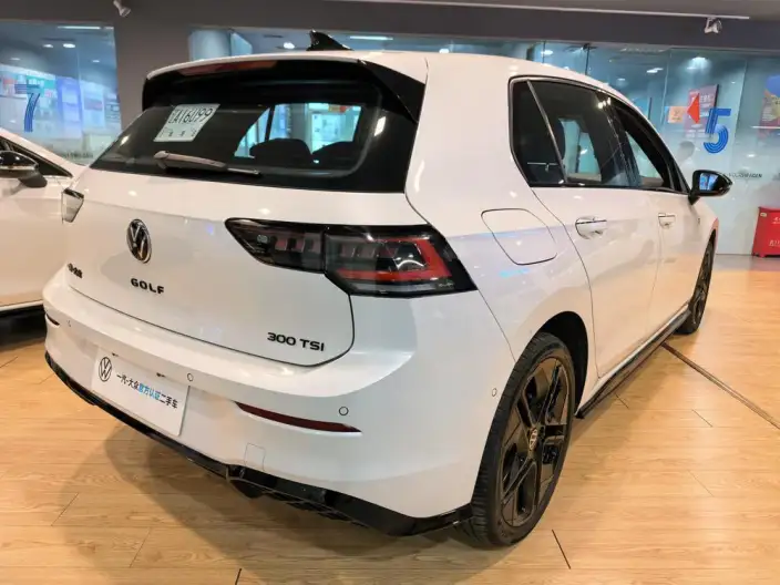Volkswagen Golf 2025 Model 300TSI R-Line – фото 5