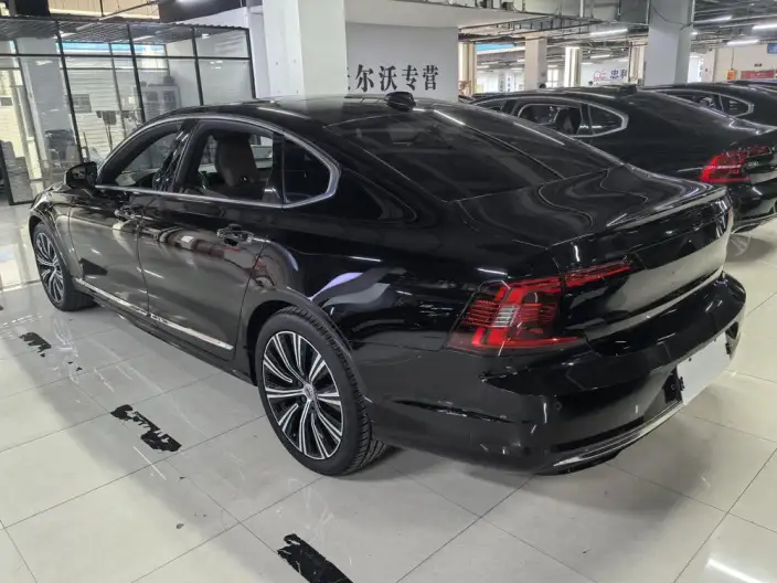 Volvo S90 2022 Model B5 Smart Range Deluxe Edition