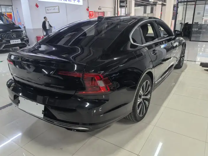 Volvo S90 2022 Model B5 Smart Range Deluxe Edition