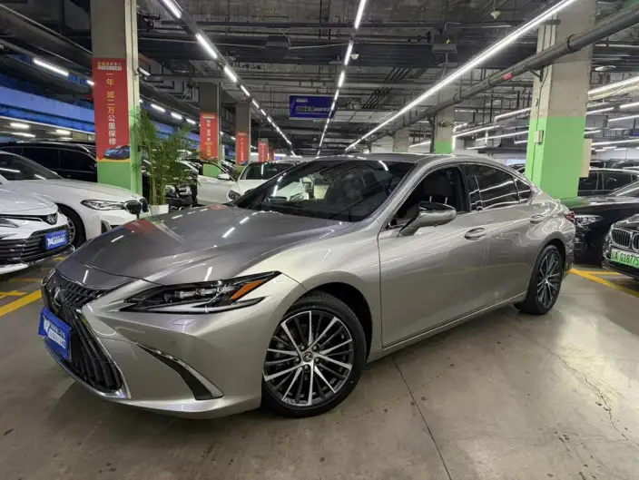 Lexus ES 2022 Model 300h Superior Edition