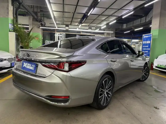 Lexus ES 2022 Model 300h Superior Edition – фото 6