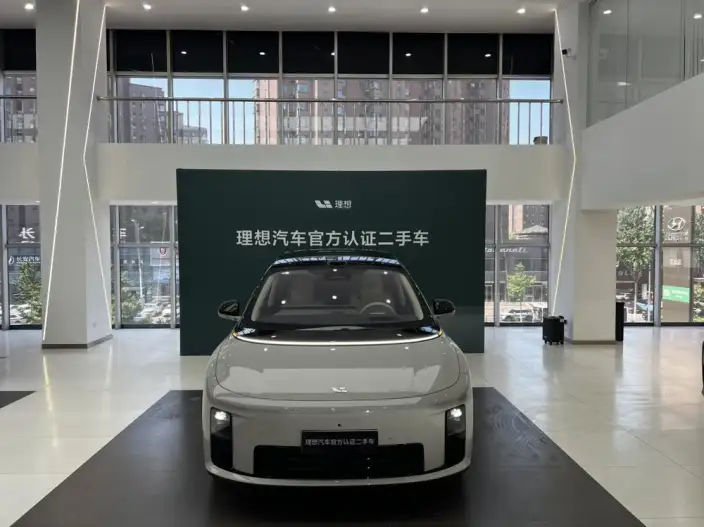 Li Auto i8 2025 Model Standard Edition – фото 2