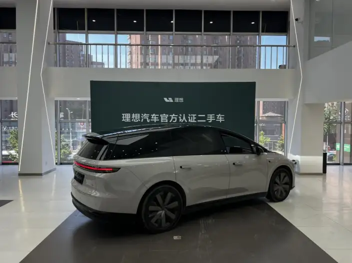 Li Auto i8 2025 Model Standard Edition – фото 4