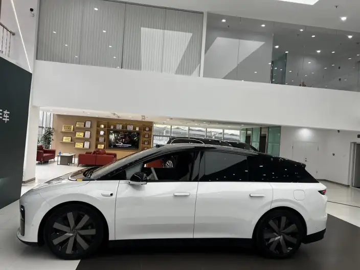 Li Auto i6 2025 Model 4WD Standard Edition – фото 3