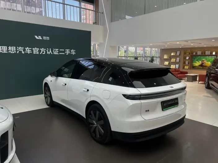 Li Auto i6 2025 Model 4WD Standard Edition – фото 4