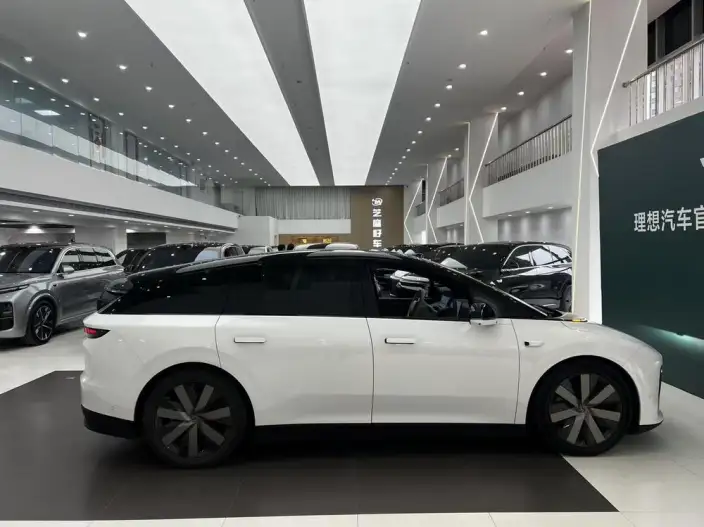 Li Auto i6 2025 Model 4WD Standard Edition – фото 7
