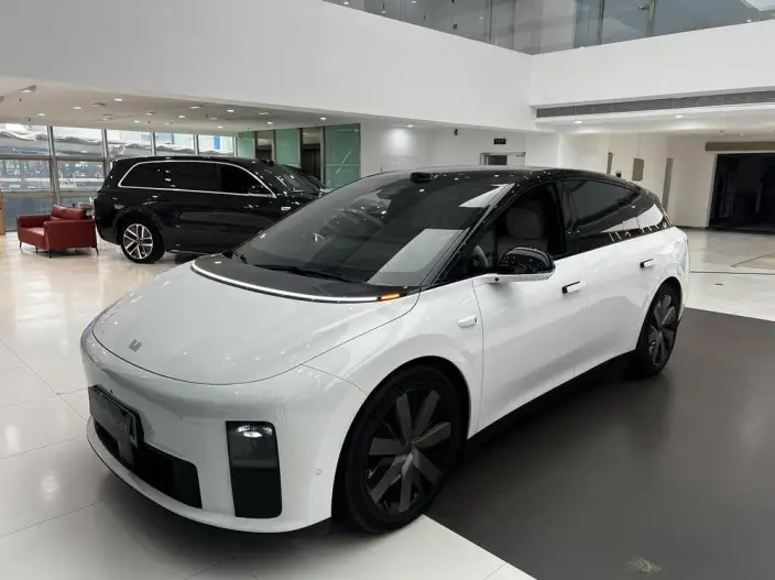 Li Auto i6 2025 Model 4WD Standard Edition – фото 9