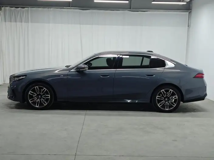 BMW 5 Series 2024 Model 530Li Leading Model M Sports Set – фото 4