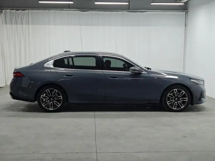 BMW 5 Series 2024 Model 530Li Leading Model M Sports Set – фото 8