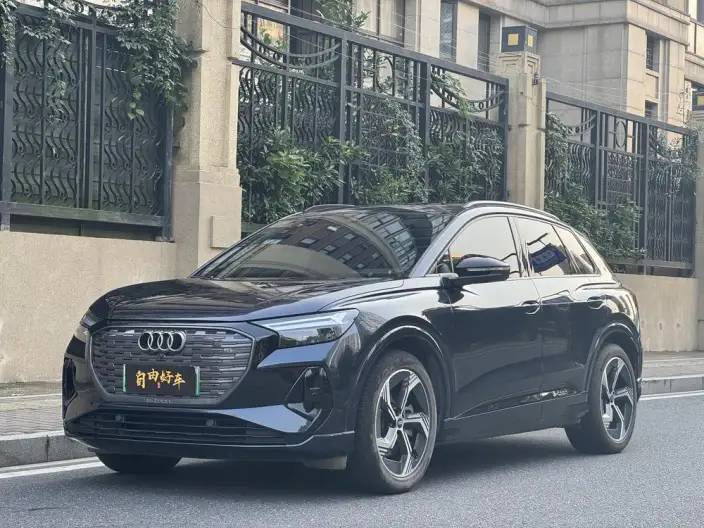 Audi Q4 e-tron 2023 Model 40 e-tron Genesis Night Edition – фото 1