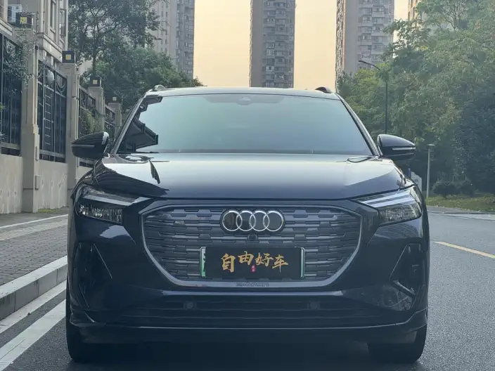 Audi Q4 e-tron 2023 Model 40 e-tron Genesis Night Edition – фото 2