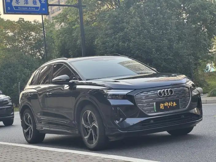 Audi Q4 e-tron 2023 Model 40 e-tron Genesis Night Edition – фото 3