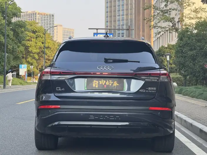 Audi Q4 e-tron 2023 Model 40 e-tron Genesis Night Edition – фото 5
