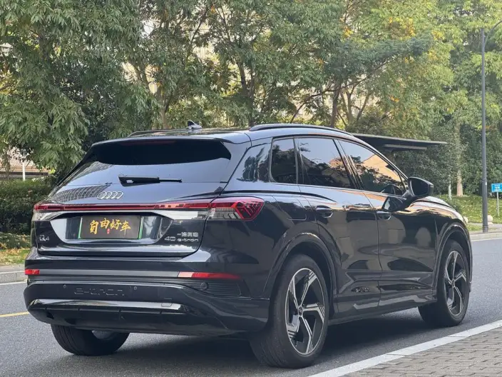 Audi Q4 e-tron 2023 Model 40 e-tron Genesis Night Edition – фото 6