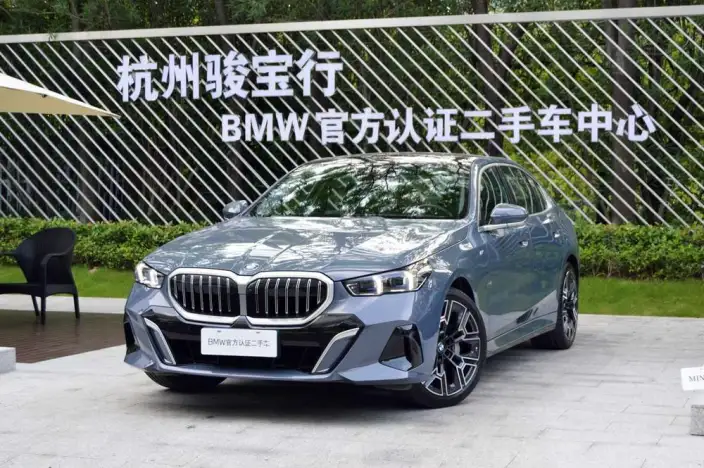 BMW 5 Series 2024 Model 530Li Exclusive Model M Sports Set – фото 1