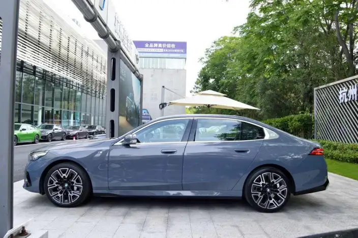 BMW 5 Series 2024 Model 530Li Exclusive Model M Sports Set – фото 3