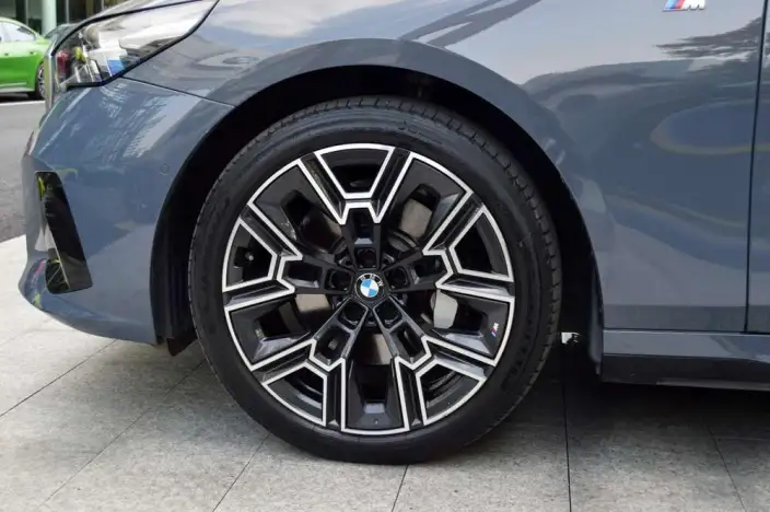 BMW 5 Series 2024 Model 530Li Exclusive Model M Sports Set – фото 8