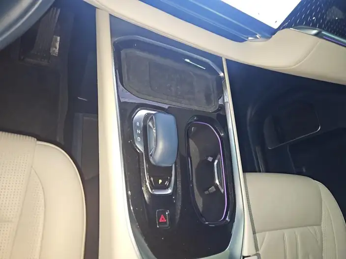 ZEEKR 009 2024 Model VI seat Executive Edition 4WD 108kWh – фото 9