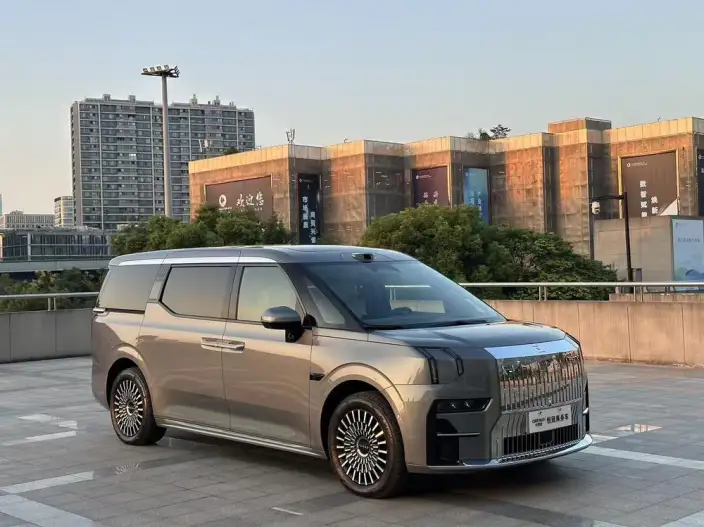 ZEEKR 009 2024 Model VI seat Executive Edition 4WD 108kWh