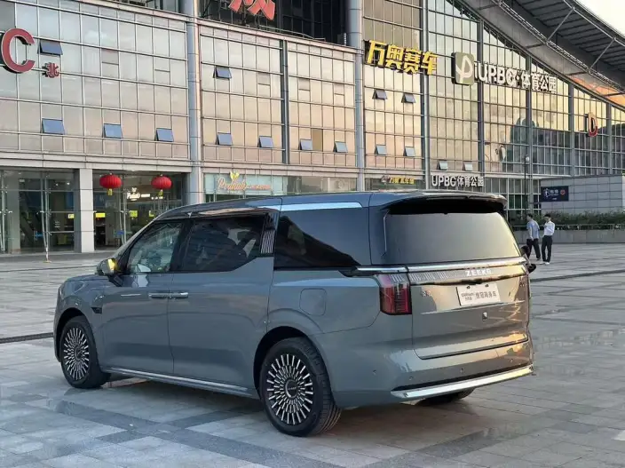 ZEEKR 009 2024 Model VI seat Executive Edition 4WD 108kWh