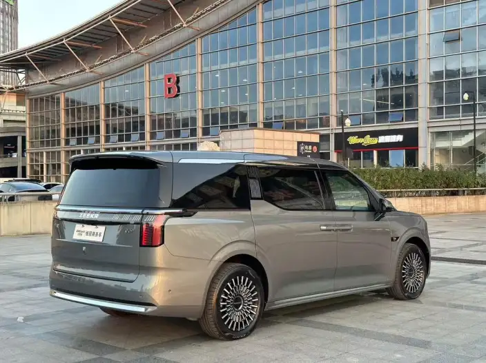 ZEEKR 009 2024 Model VI seat Executive Edition 4WD 108kWh – фото 6