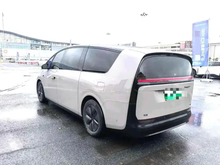Li Auto MEGA 2024 Model Ultra Edition – фото 4