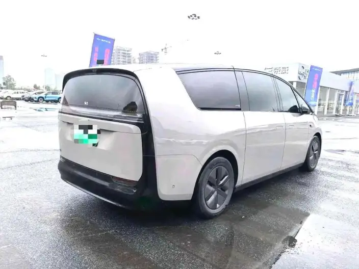 Li Auto MEGA 2024 Model Ultra Edition – фото 6