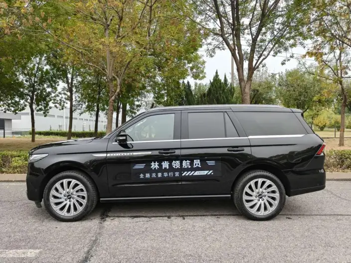 Lincoln Navigator 2025 Model 3.5T President Edition – фото 4