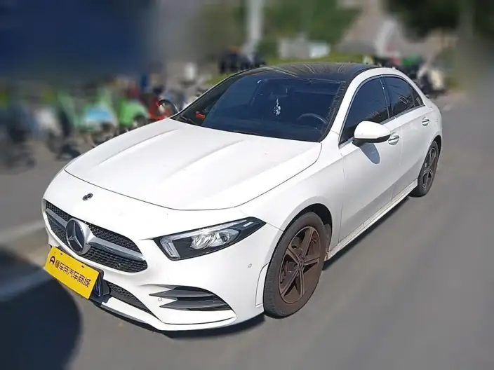 Mercedes-Benz A-class 2023 Model A 200 L Sports sedan Fashion Edition – фото 1