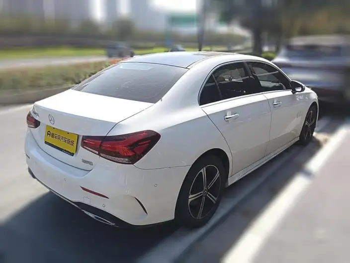 Mercedes-Benz A-class 2023 Model A 200 L Sports sedan Fashion Edition – фото 2
