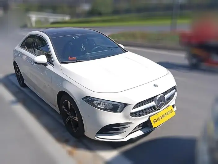 Mercedes-Benz A-class 2023 Model A 200 L Sports sedan Fashion Edition – фото 3