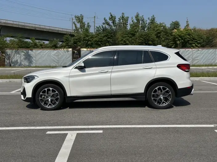 BMW X1 2022 Model sDrive25Li Leading Model – фото 4