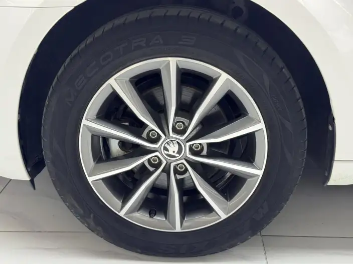 Skoda Octavia 2021 Model 1.5L Automatic Comfort Edition – фото 9