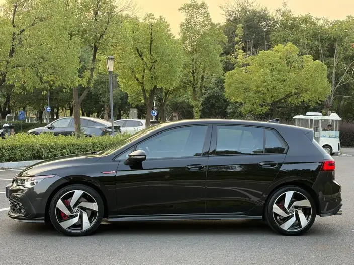 Volkswagen Golf GTI 2021 Model 380TSI DSG GTI – фото 3