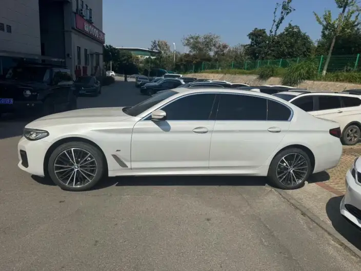 BMW 5 Series 2023 Model 530Li Leading Model M Sports Set – фото 3