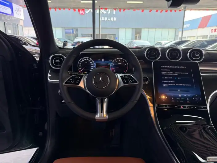 Mercedes-Benz GLC 2023 Model Facelift GLC 260 L 4MATIC Dynamic Model 5 seat – фото 8
