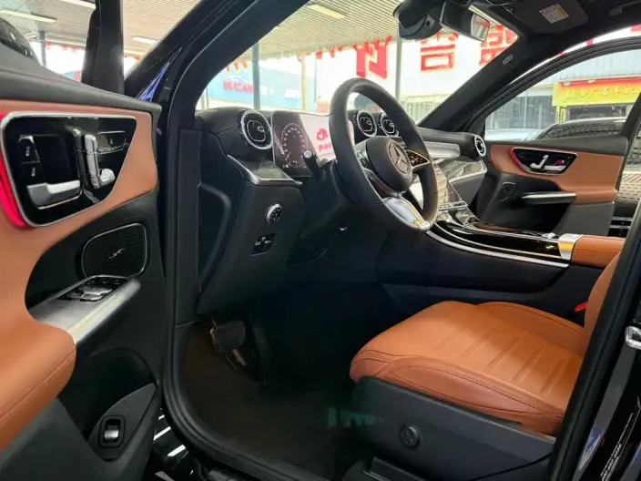 Mercedes-Benz GLC 2023 Model Facelift GLC 260 L 4MATIC Dynamic Model 5 seat – фото 9