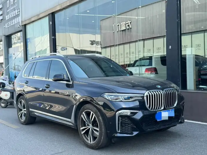 BMW X7 2022 Model xDrive40i Exclusive Model Luxury Set – фото 3