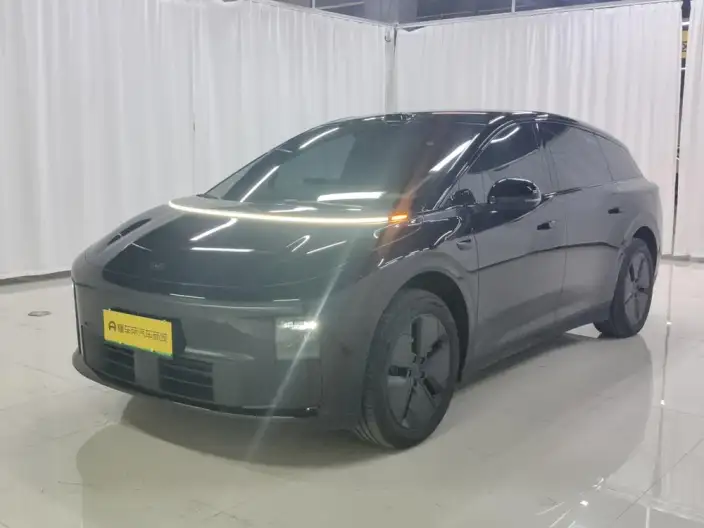 Li Auto i6 2025 Model 2WD Standard Edition – фото 1