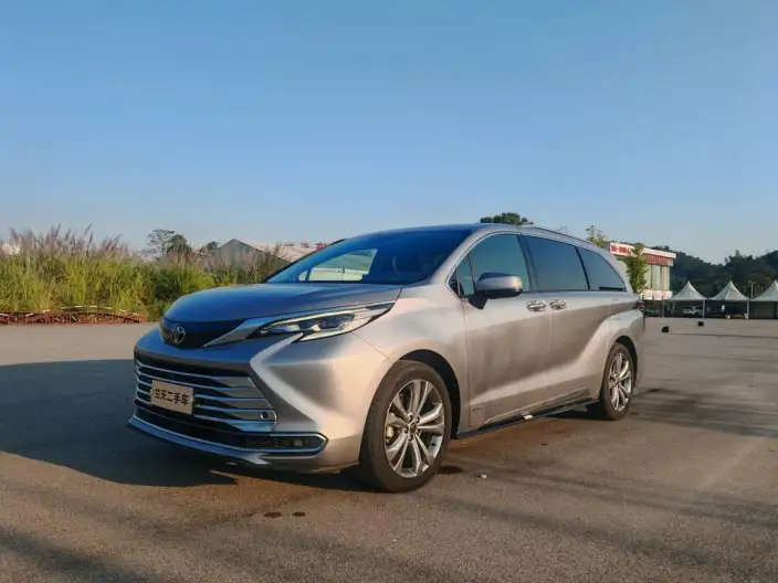 Toyota Sienna 2024 Model Hybrid 2.5L Platinum edition – фото 1