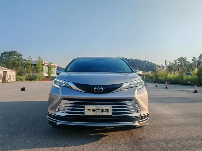 Toyota Sienna 2024 Model Hybrid 2.5L Platinum edition – фото 2