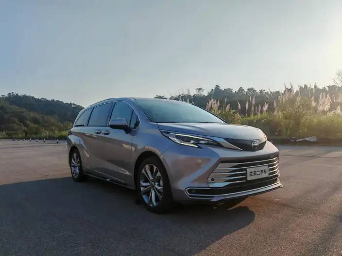 Toyota Sienna 2024 Model Hybrid 2.5L Platinum edition – фото 3
