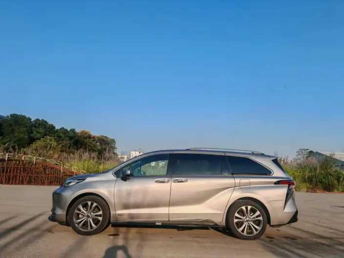 Toyota Sienna 2024 Model Hybrid 2.5L Platinum edition – фото 4