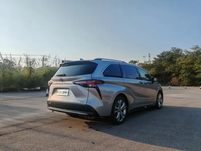 Toyota Sienna 2024 Model Hybrid 2.5L Platinum edition – фото 7