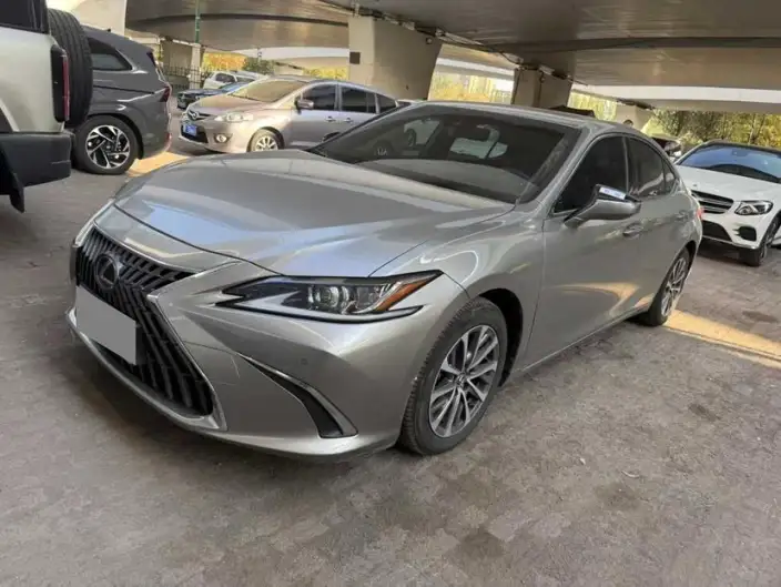 Lexus ES 2022 Model 300h Superior Edition