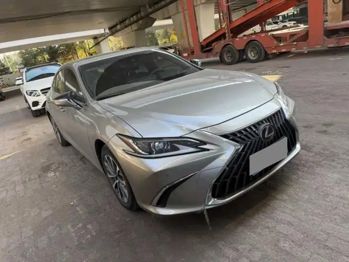 Lexus ES 2022 Model 300h Superior Edition
