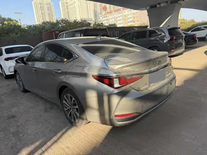 Lexus ES 2022 Model 300h Superior Edition
